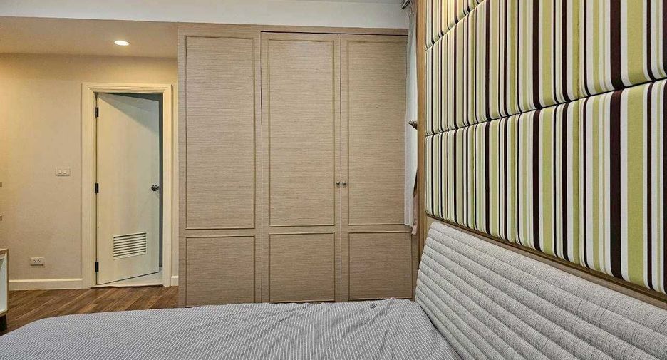 For rent 2 bedrooms condo in Pathum Wan, Bangkok