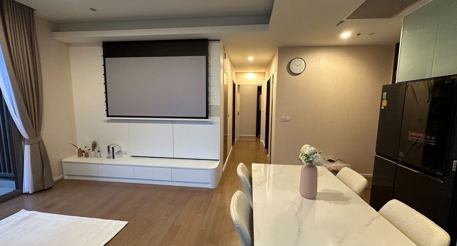For rent 2 bedrooms condo in Watthana, Bangkok