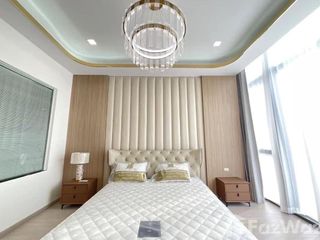 Аренда 4 спальни кондо в Хуаи Кхщанг, Бангкок