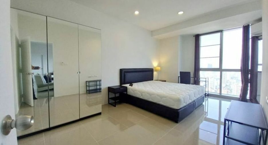 For rent 4 bedrooms condo in Khlong Toei, Bangkok