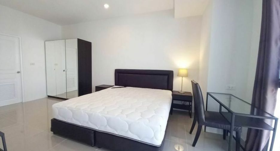 For rent 4 bedrooms condo in Khlong Toei, Bangkok