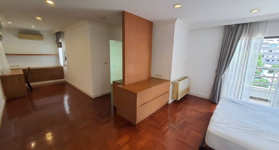 For rent 3 bedrooms condo in Watthana, Bangkok