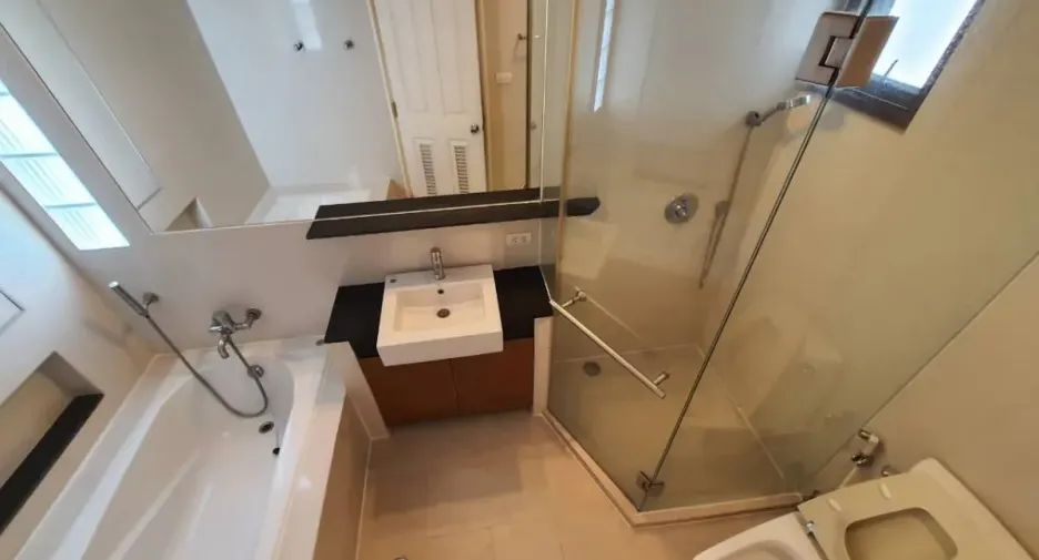 For rent 3 bedrooms condo in Watthana, Bangkok