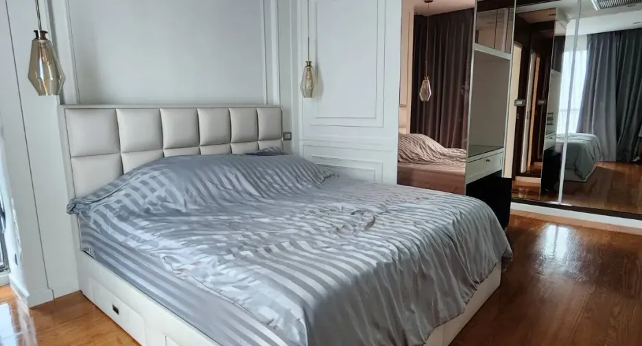 For rent 2 bedrooms condo in Sathon, Bangkok