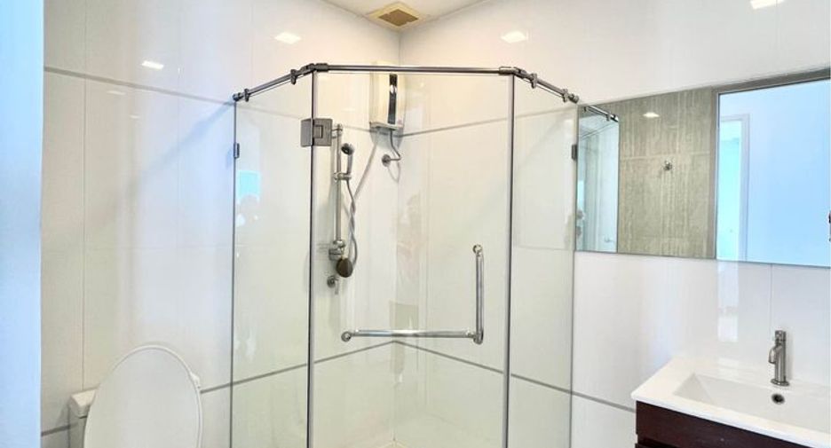 For rent 2 ベッドルーム condo in Watthana, Bangkok