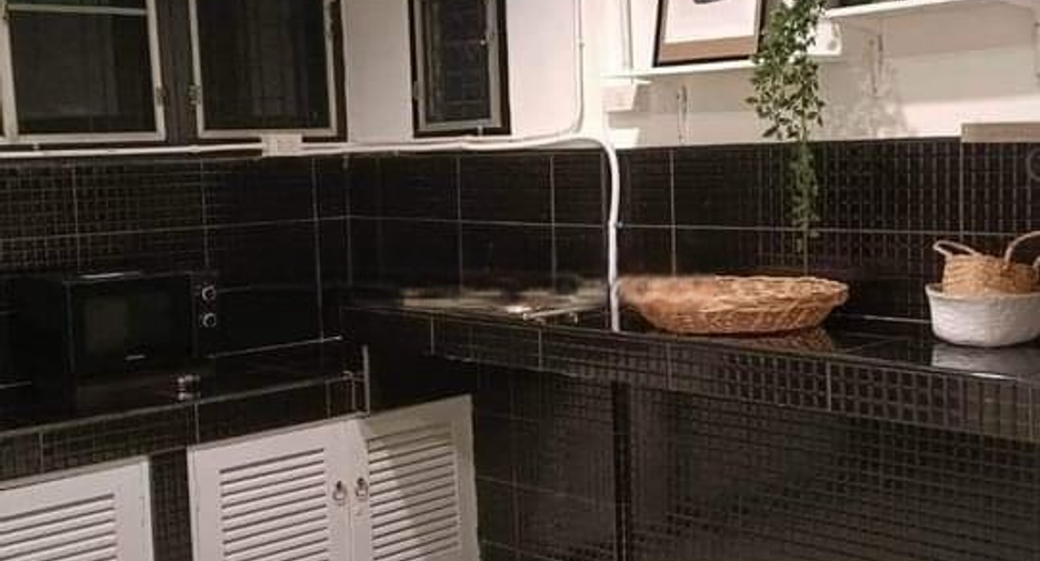 Haus zur Miete mit 2 Zimmer in Pathum Wan, Bangkok