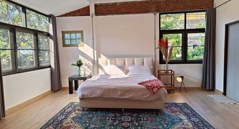 Haus zur Miete mit 2 Zimmer in Pathum Wan, Bangkok