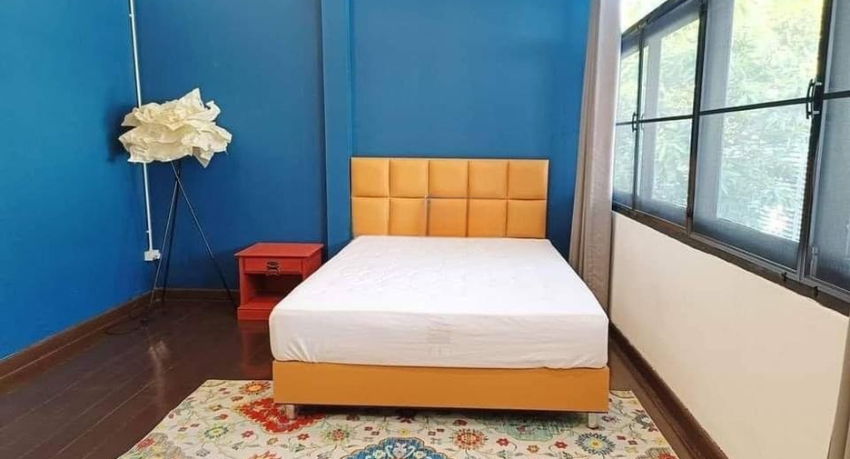 Haus zur Miete mit 2 Zimmer in Pathum Wan, Bangkok