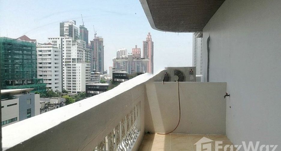 For rent 4 bedrooms apartment in Khlong Toei, Bangkok