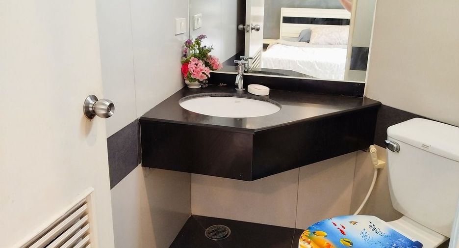 For rent 2 bedrooms condo in Watthana, Bangkok