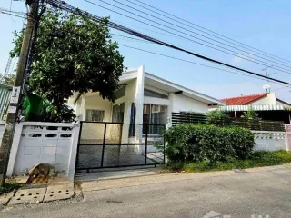 À louer 3 chambres maison à Lat Phrao, Bangkok