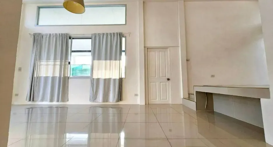 For rent 3 bedrooms house in Lat Phrao, Bangkok