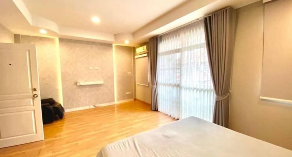 Reihenhaus zur Miete mit 3 Zimmer in Bang Khen, Bangkok