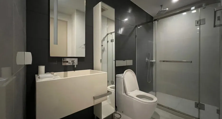 Wohnung zur Miete mit 2 Zimmer in Khlong San, Bangkok
