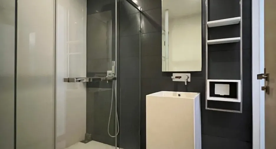 Wohnung zur Miete mit 2 Zimmer in Khlong San, Bangkok