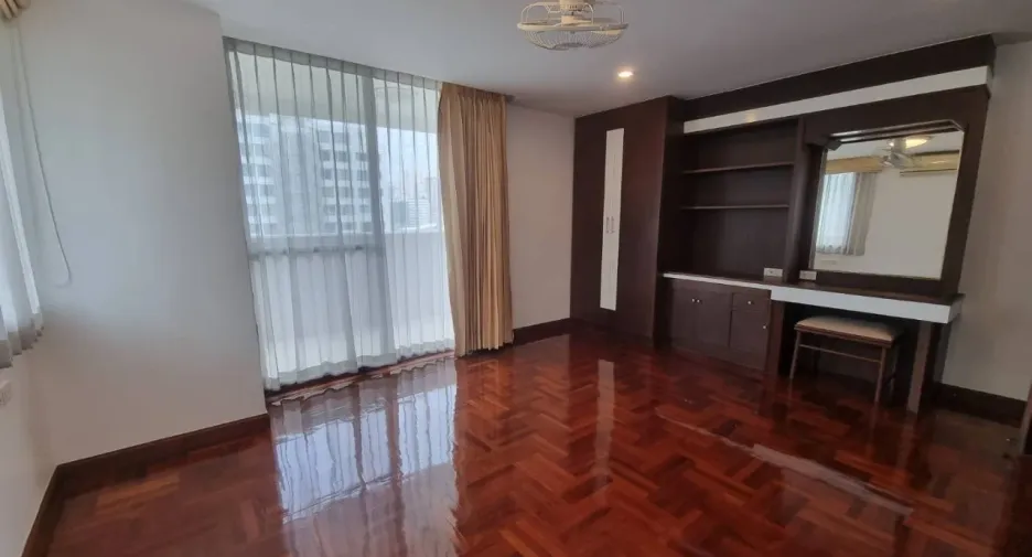 À louer 3 chambres condo à Khlong Toei, Bangkok