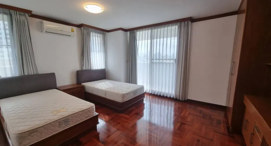 À louer 3 chambres condo à Khlong Toei, Bangkok