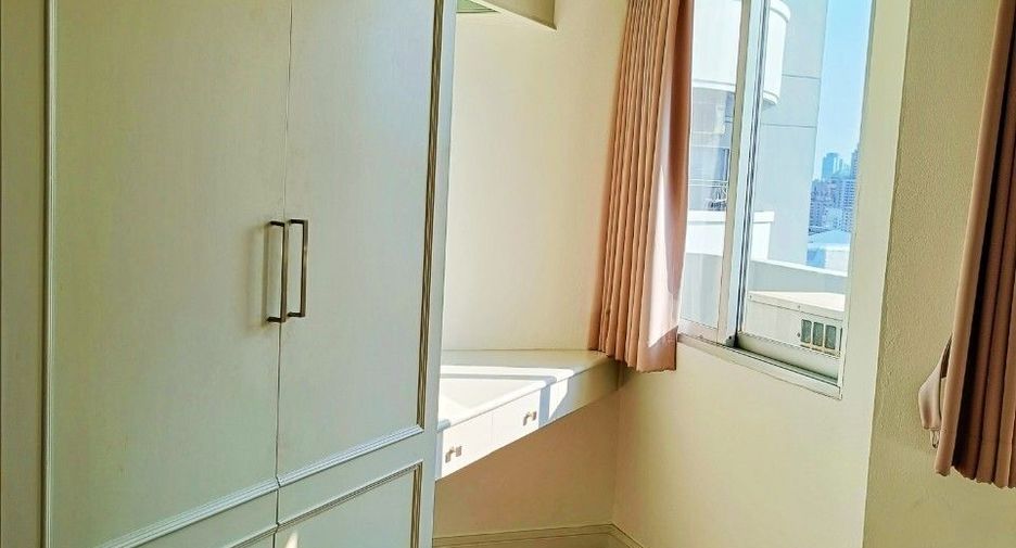 For rent 2 bedrooms condo in Watthana, Bangkok