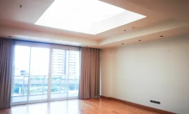 For rent 4 bedrooms condo in Khlong Toei, Bangkok