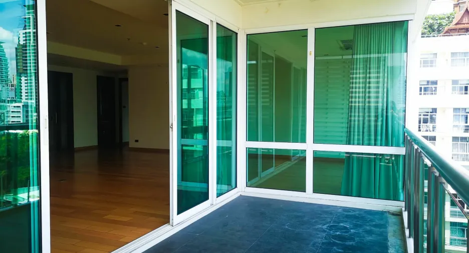 For rent 4 bedrooms condo in Khlong Toei, Bangkok