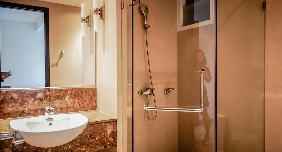 For rent 4 bedrooms condo in Khlong Toei, Bangkok