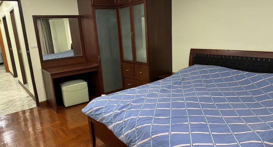For rent 2 bedrooms condo in Watthana, Bangkok