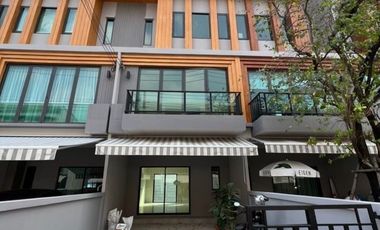 Casa adosada en alquiler de 3 habitaciones en Prawet, Bangkok