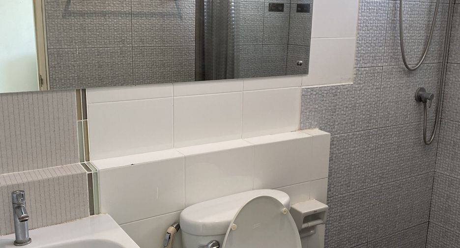 For rent 2 bedrooms townhouse in Phra Samut Chedi, Samut Prakan
