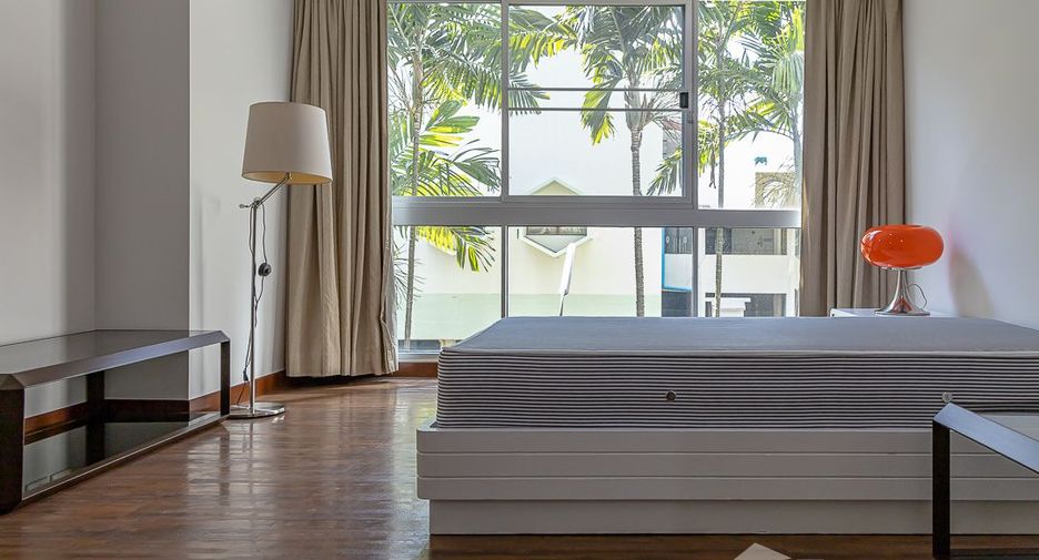 For rent 2 bedrooms condo in Khlong Toei, Bangkok