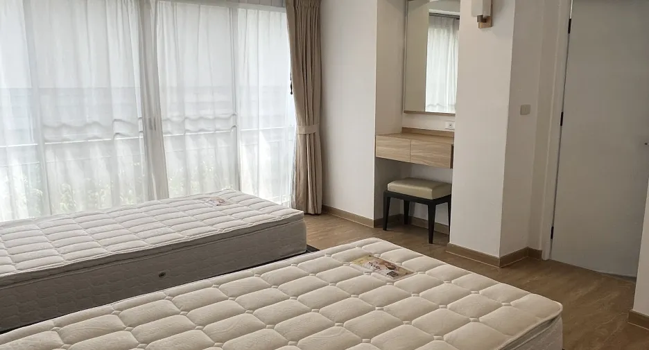 For rent 2 bedrooms condo in Watthana, Bangkok
