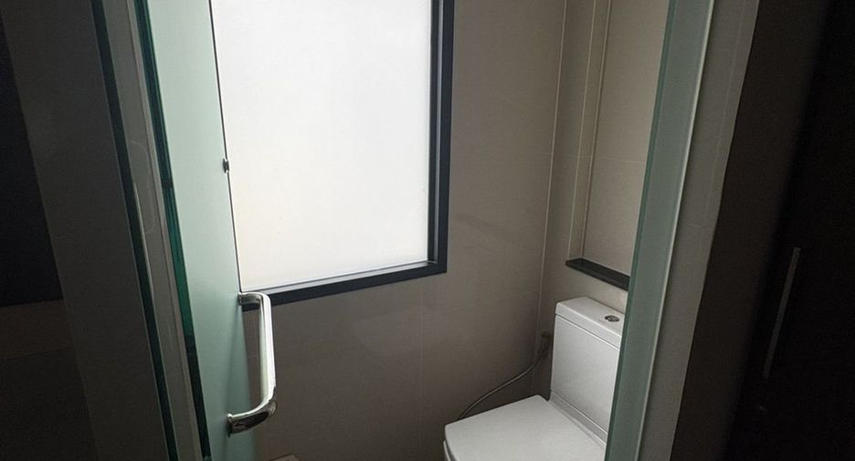 For rent 3 bedrooms townhouse in Khlong Toei, Bangkok