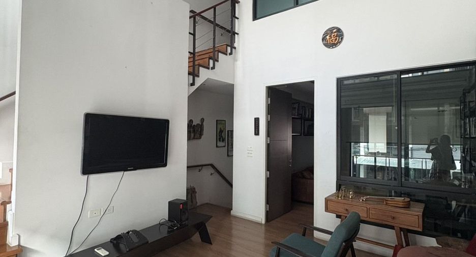 For rent 3 bedrooms townhouse in Khlong Toei, Bangkok
