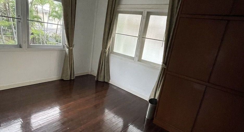 À louer 2 chambres maison à Phaya Thai, Bangkok