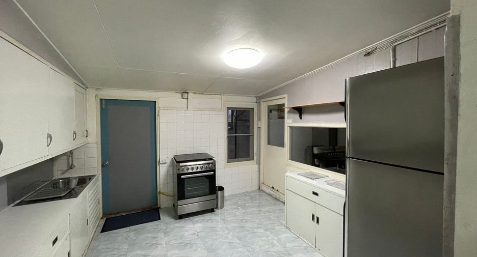 For rent 2 bedrooms house in Phaya Thai, Bangkok