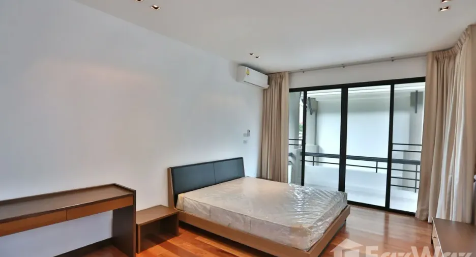 For rent 3 bedrooms house in Watthana, Bangkok