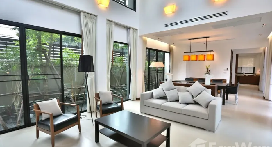For rent 3 bedrooms house in Watthana, Bangkok