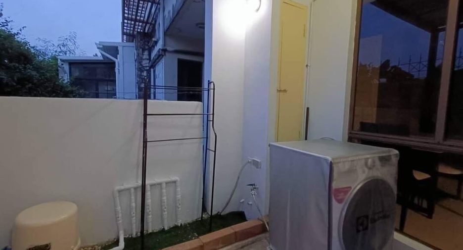 Reihenhaus zur Miete mit 3 Zimmer in Phra Khanong, Bangkok