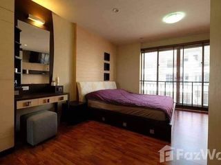 Casa adosada en alquiler de 3 habitaciones en Phra Khanong, Bangkok