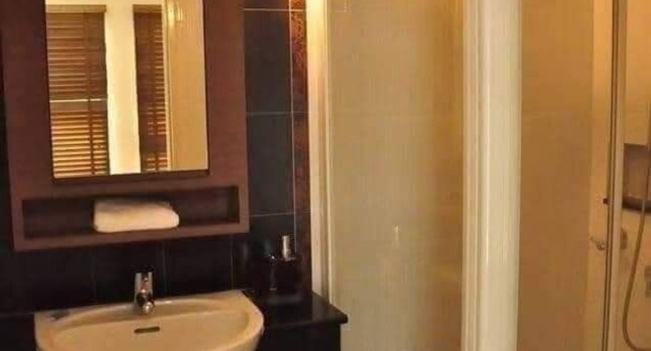 Reihenhaus zur Miete mit 3 Zimmer in Phra Khanong, Bangkok