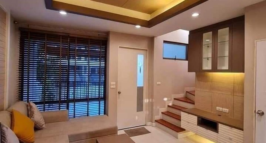 Reihenhaus zur Miete mit 3 Zimmer in Phra Khanong, Bangkok