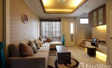 For rent 3 ベッドルーム townhouse in Phra Khanong, Bangkok