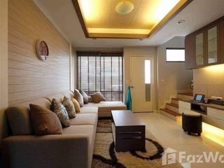 For rent 3 bedrooms townhouse in Phra Khanong, Bangkok