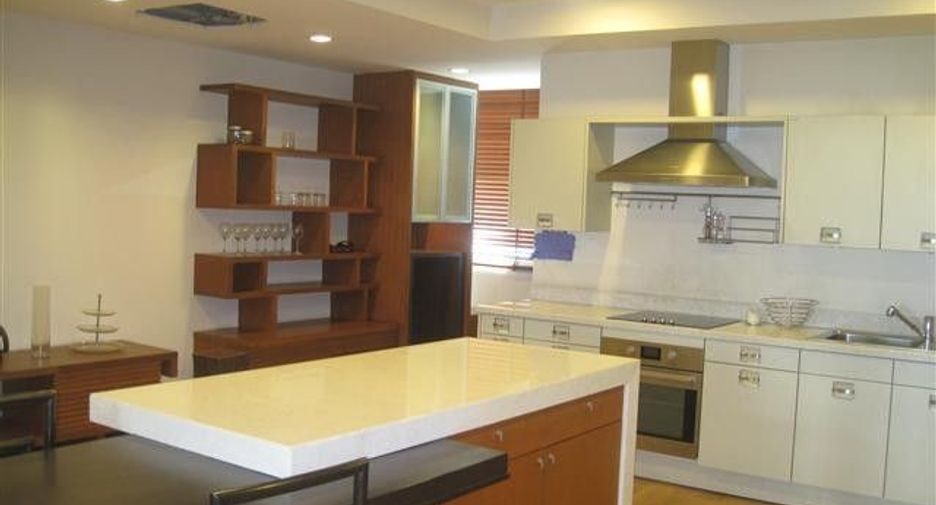 For rent 3 bedrooms condo in Khlong Toei, Bangkok