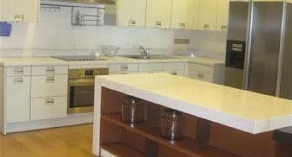 For rent 3 bedrooms condo in Khlong Toei, Bangkok