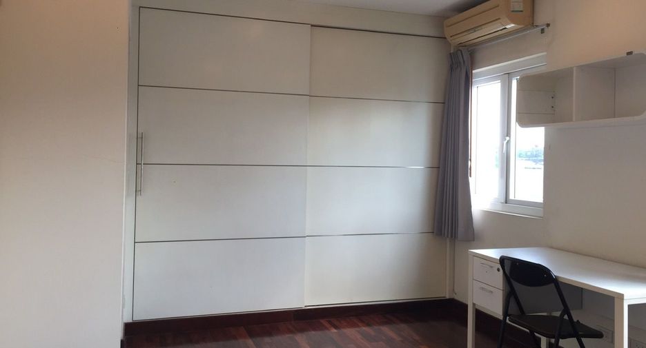 For rent 3 ベッドルーム townhouse in Phra Khanong, Bangkok
