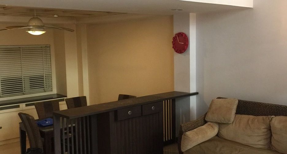 For rent 3 ベッドルーム townhouse in Phra Khanong, Bangkok