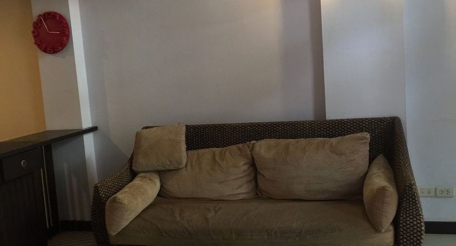 For rent 3 ベッドルーム townhouse in Phra Khanong, Bangkok