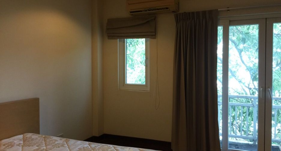 For rent 3 ベッドルーム townhouse in Phra Khanong, Bangkok