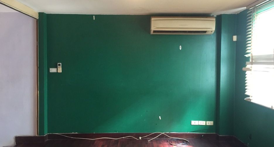 For rent 3 ベッドルーム townhouse in Phra Khanong, Bangkok