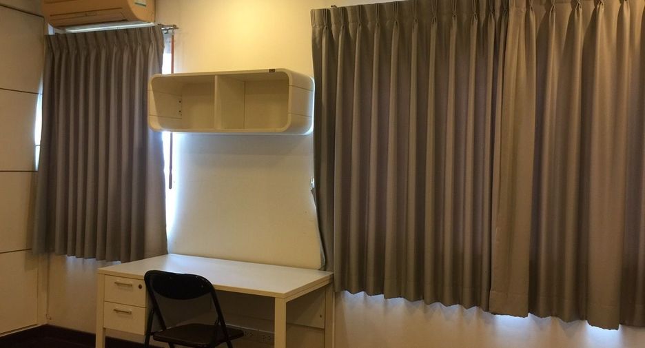For rent 3 ベッドルーム townhouse in Phra Khanong, Bangkok